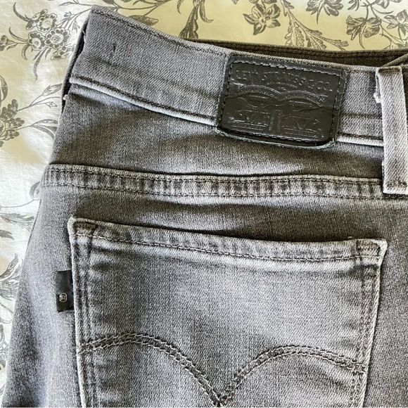 Levi’s Gray Super Skinny Jeans - Picture 2 of 5